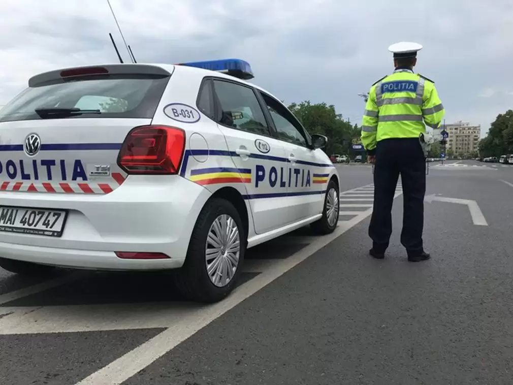Un camion a lovit o căruță. Poliția investighează