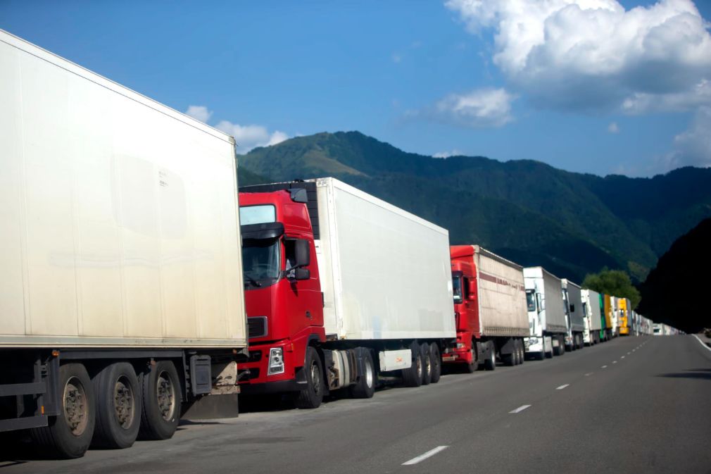 Ministrul Apărării a fost ucis într-un atentat cu camion-capcană. În ce țară?
