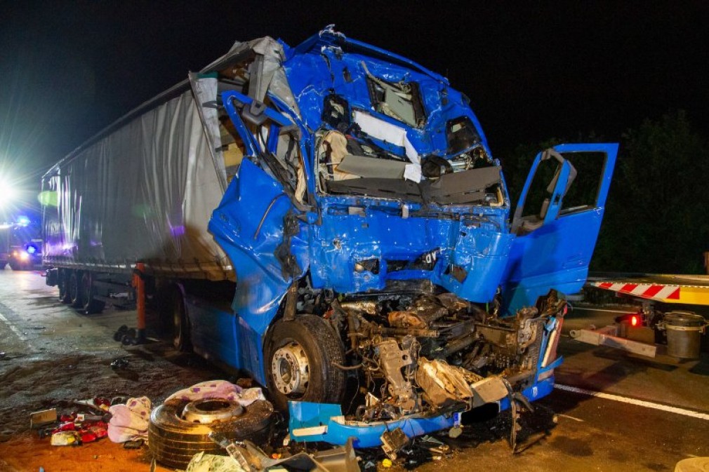 VIDEO. Șofer profesionist român, grav accident în Germania. Pagube de un milion euro