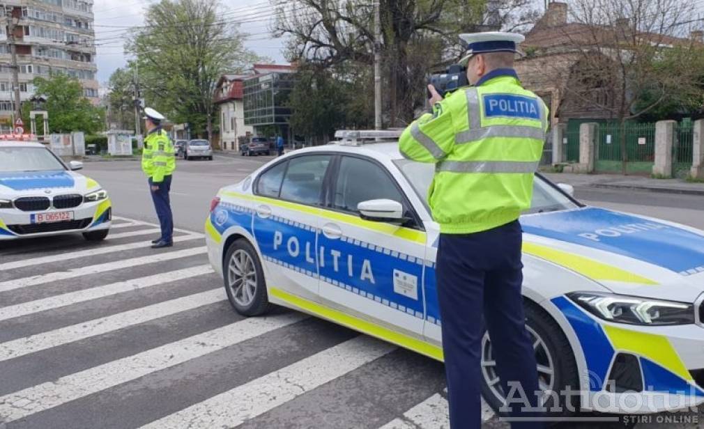 Accident cu 3 vehicule printre care și un camion. Ce urmări au fost?