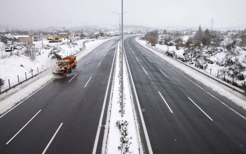 Autostrada dintre Atena şi Salonic a fost închisă circulaţiei după o ninsoare puternică