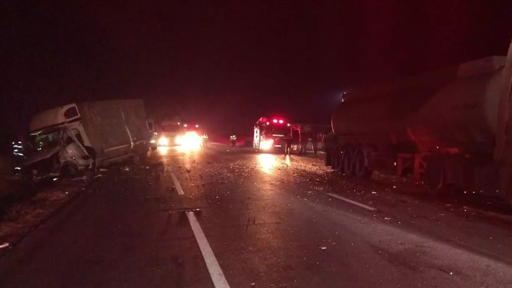 Accident rutier cu patru camioane pe E85, lângă Adjud