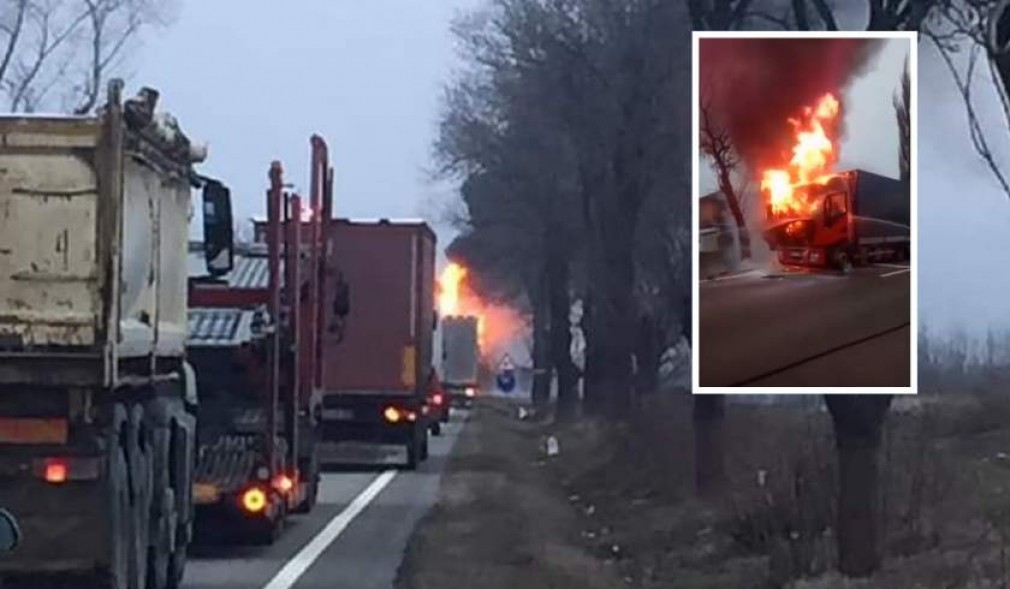VIDEO: Șofer de camion cu faţa arsă după ce camionul i-a luat foc în mers