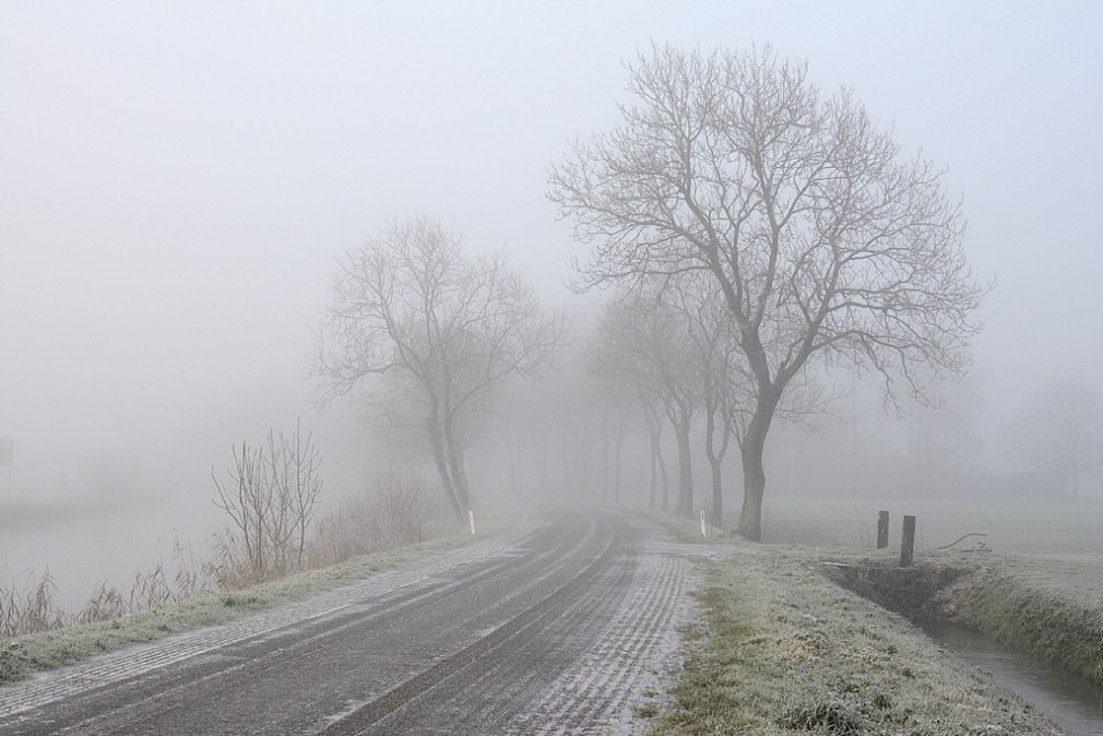 Atenție! Gheață și ceață pe drumuri
