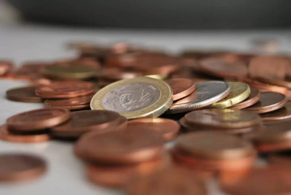 DOARE! Cele mai mari rate din ultimii ani. Cel mai scump EURO din istorie