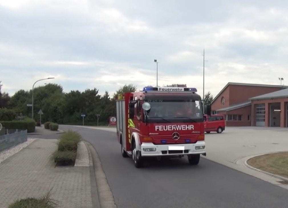 Remorca unui șofer român de camion a luat foc după ce o anvelopă a explodat