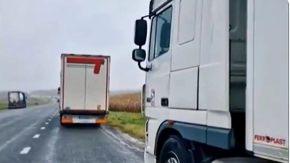 2.000 de camioane confiscate după închiderea graniței de către Lituania