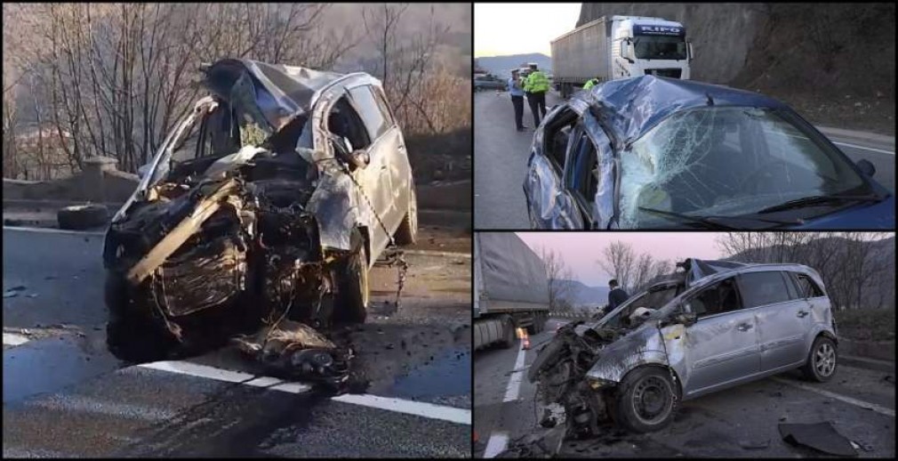 VIDEO. Orșova: Doi fraţi grav răniți, după ce autoturismul a intrat într-un camion