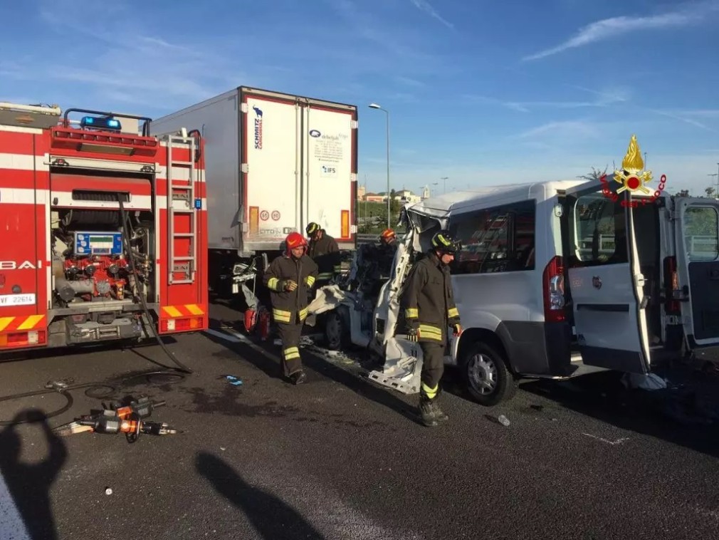 Italia. O româncă - singura supraviețuitoare a accidentului de camion cu 6 morți