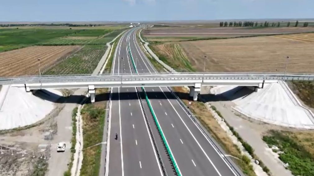 O mașină mergea pe contrasens pe autostradă. Șoferul avea 86 de ani