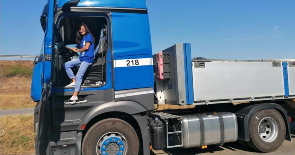 Româncă din Italia, prima femeie șofer de camion la o importantă companie de transport