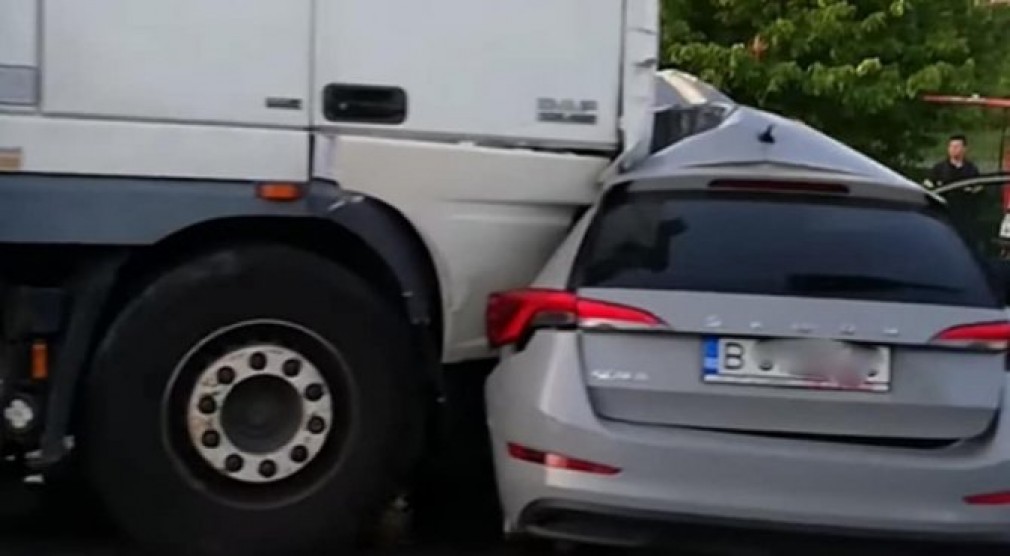Doi români și-au pierdut viața, după ce au fost loviți în plin de un camion în Bulgaria