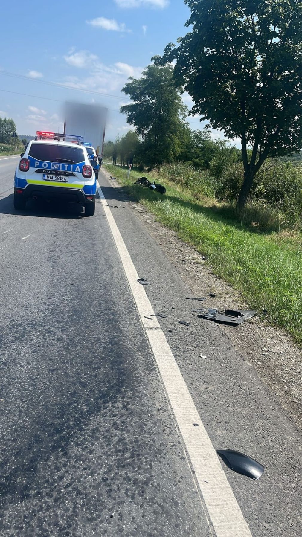 Grav accident între un camion și o motocicletă. Traficul a fost dat peste cap