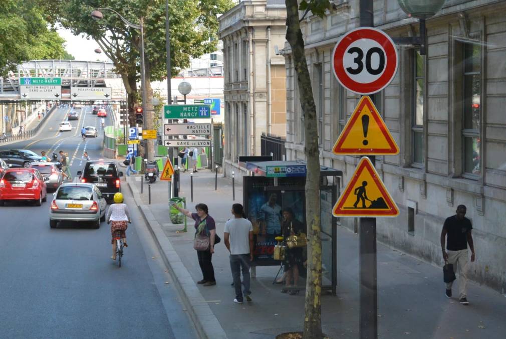 Șofer român de camion, atacat cu un cuțit lângă Paris