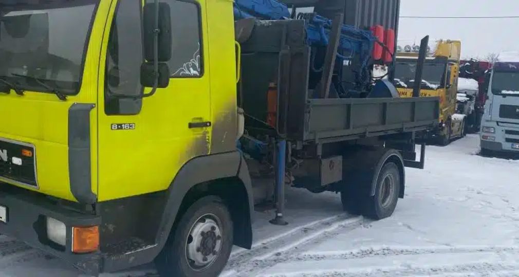 Camion de 65.000 de lei confiscat de polițiști