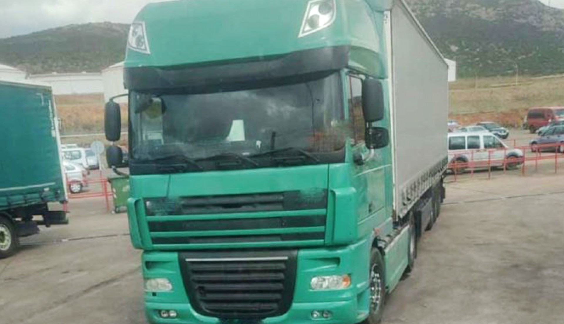 Spania. Șoferi profesioniști români, prinși la furat de motorină din alte camioane