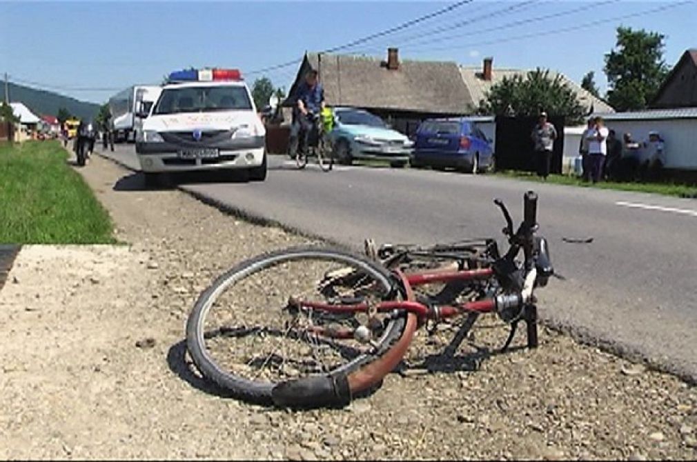 Un biciclist și-a pierdut viața lovit de camion