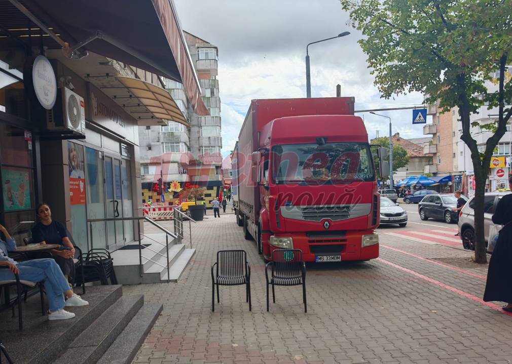 Cum a ajuns să fie parcat un camion pe trotuar? De cine era „protejat”?