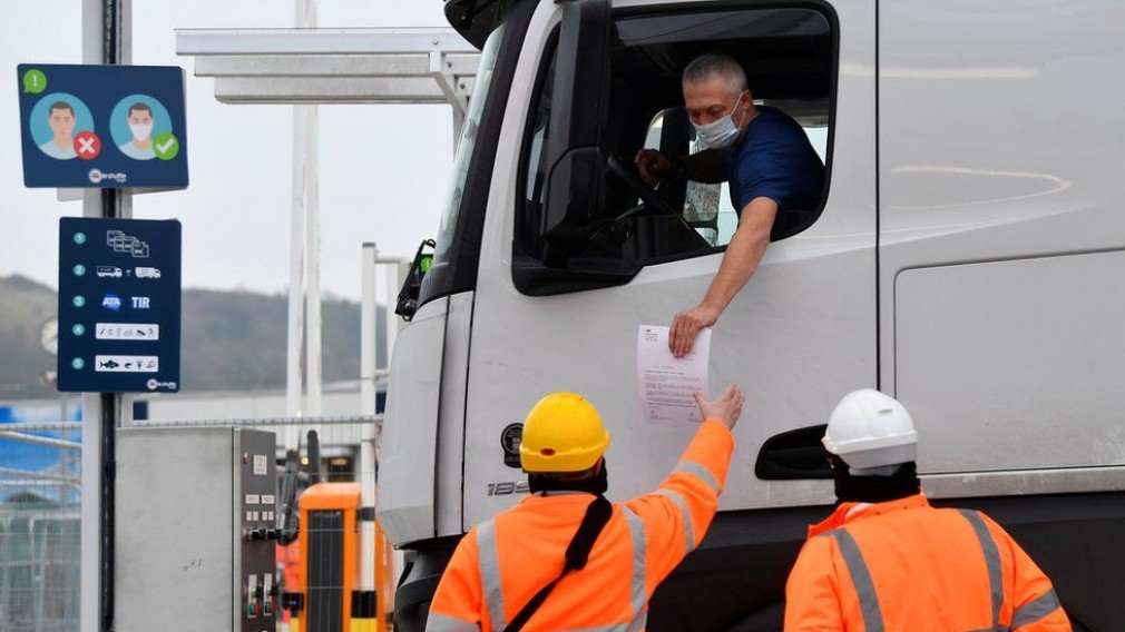 Șoferii de camion vor circula fără test COVID negativ, pe baza pașaportului digitalizat