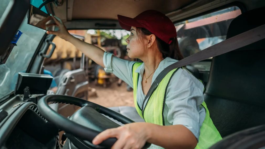 Sandra, șofer de camion: „Când am ajuns în Spania, trăiam cu 500 de euro, iar acum pot câștiga până la 3.000”