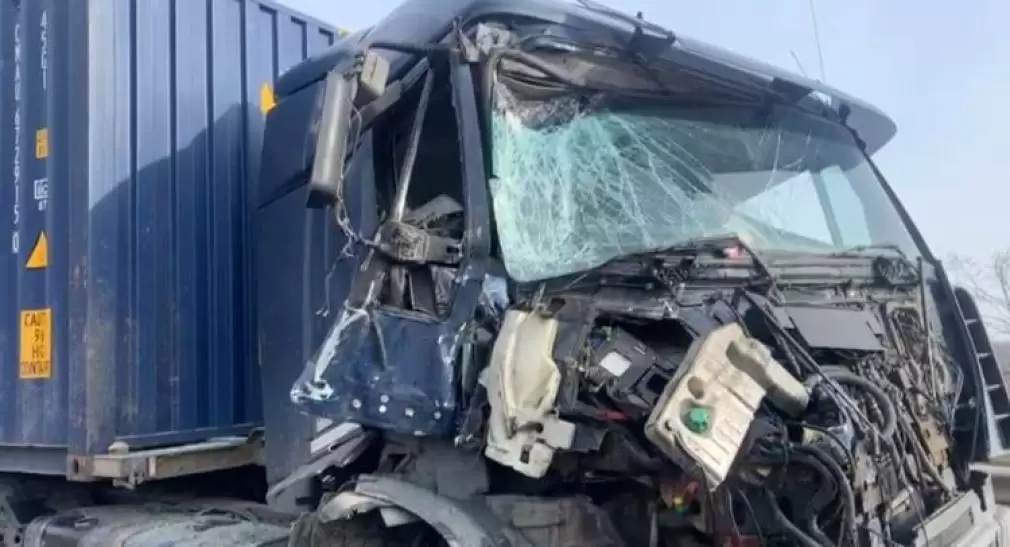 Camion, daună totală pe centura Vâlcele-Apahida