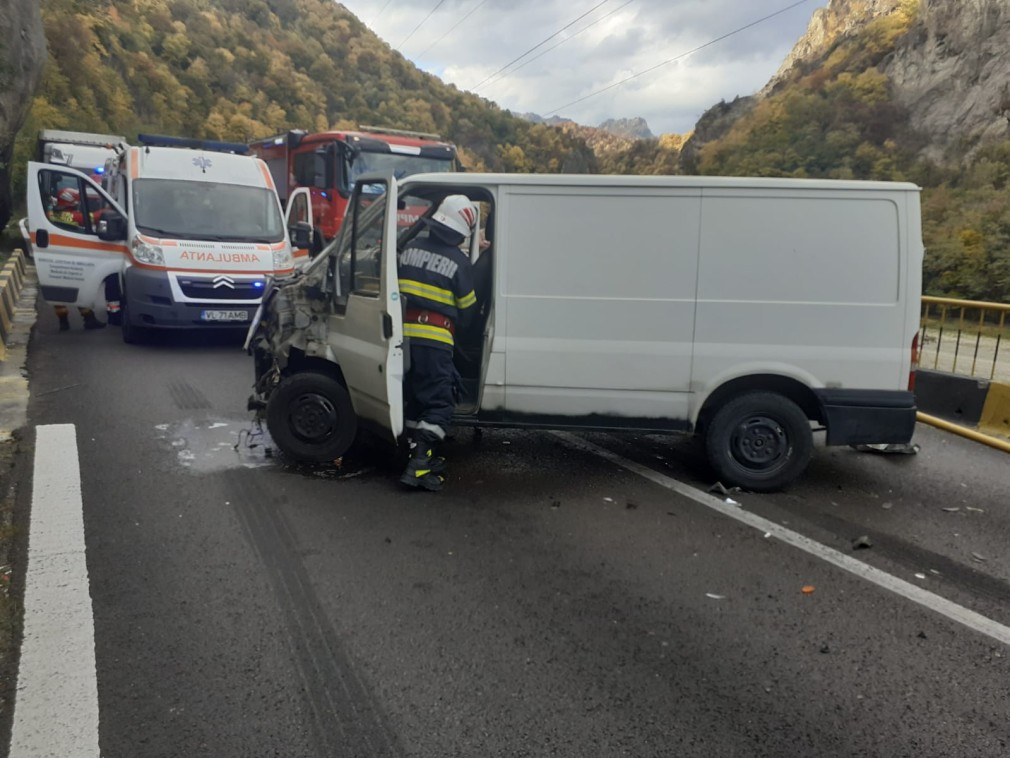 Accident cu două camioane și o autoutilitară Valea Oltului