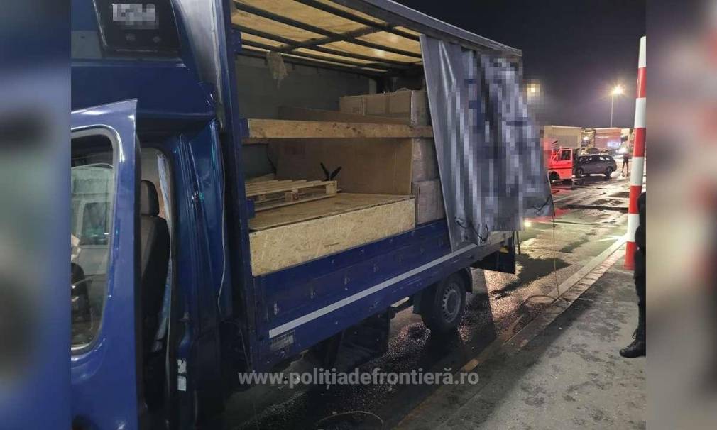 6 cetățeni sirieni ascunși prin metoda capac în două lăzi de lemn în camion