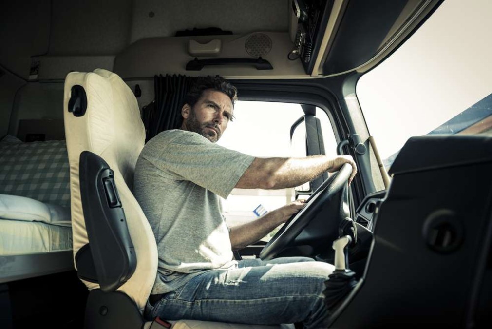Oficial: Se cere impunerea unui salariu minim, la nivelul UE, pentru șoferii de camion