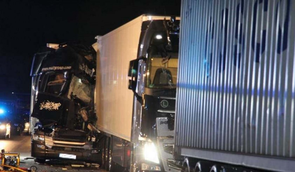 Şoferul român de TIR de 25 de ani mort în accidentul din Germania s-a sacrificat ca să îşi salveze tatăl