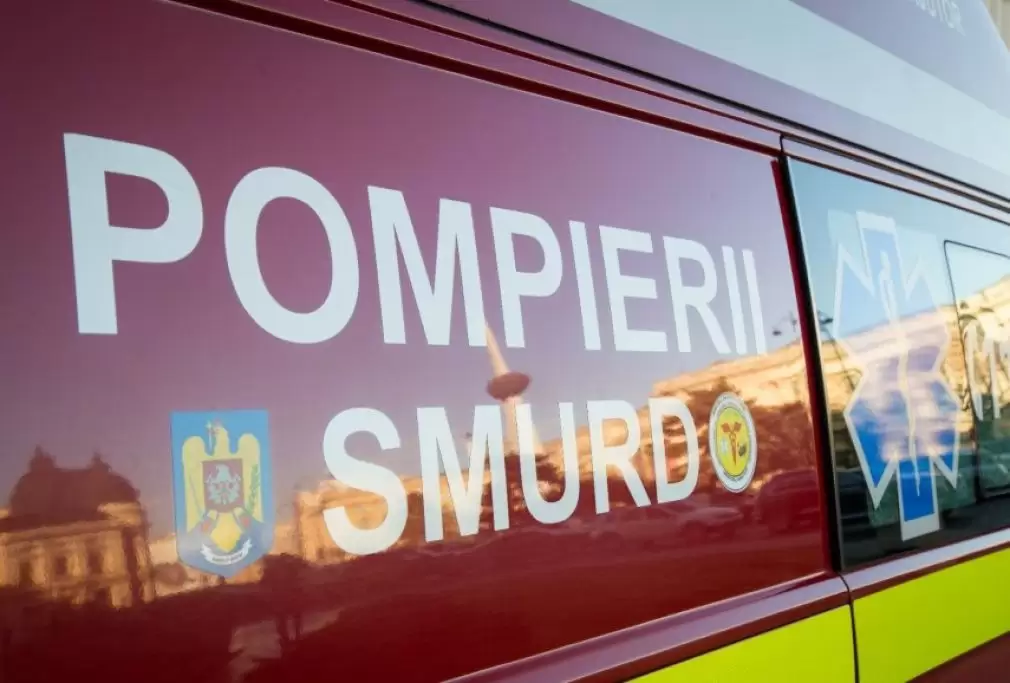 Accident cu 3 mașini și un camion. Sunt multe forțe de salvare