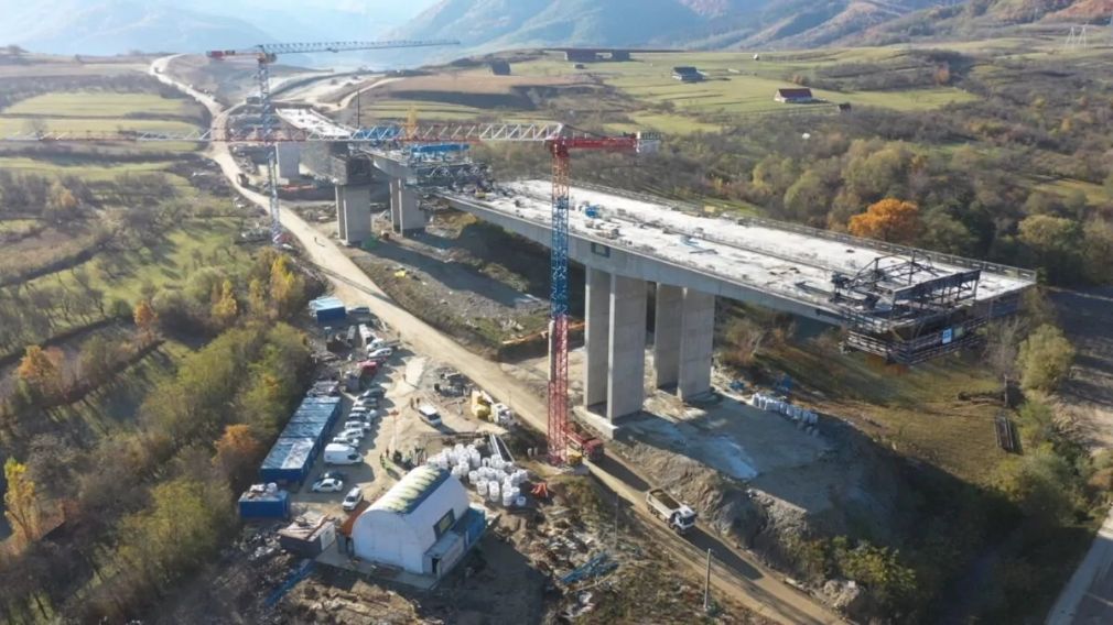 VIDEO Cum merg lucrările pe cele 5 viaducte de pe Autostrada Sibiu - Pitești?
