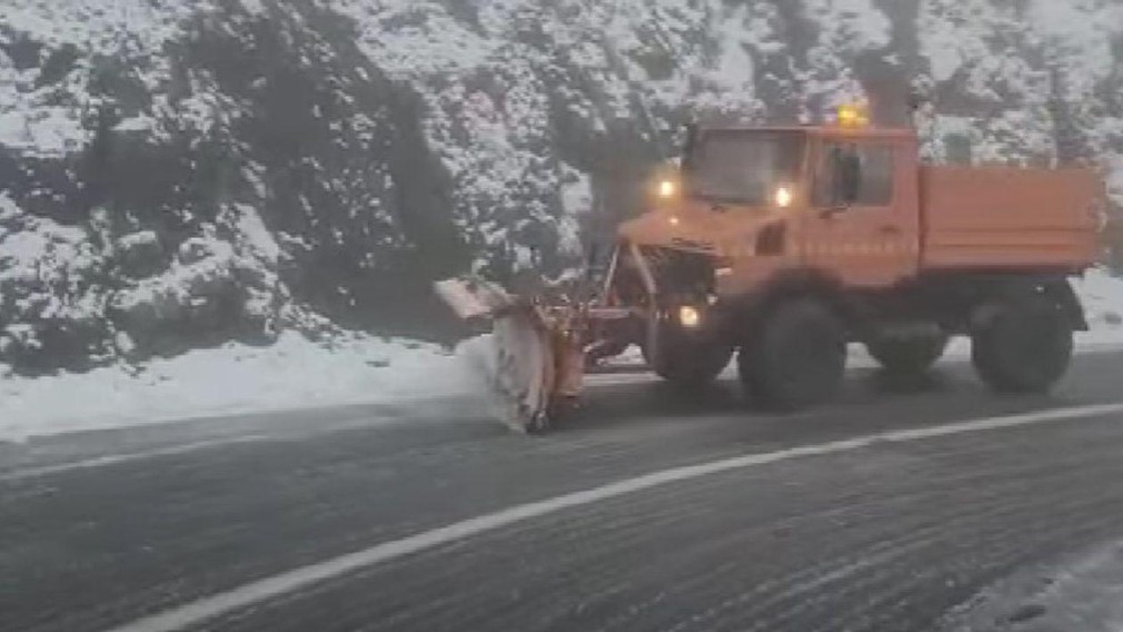 A nins, iar drumarii au intervenit pentru curăţarea carosabilului. Nu sunt restricții