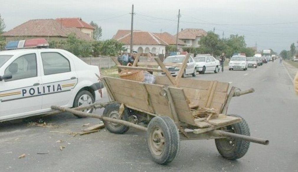 Un șofer de camion a salvat viața unui căruțaș. Impact evitat în ultima clipă