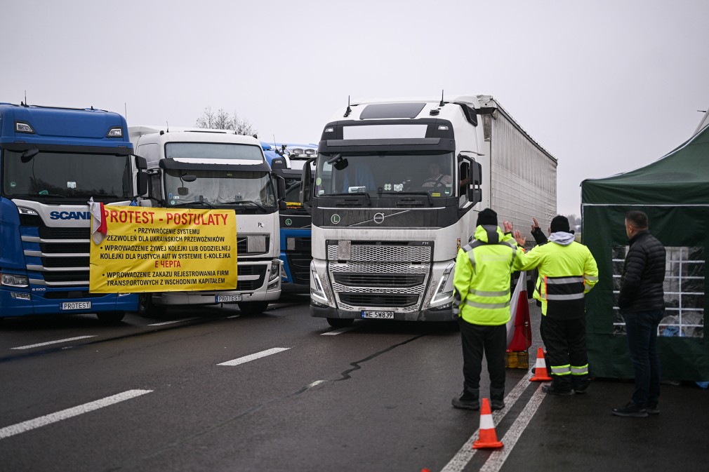 BLOCAJ total! Niciun camion ucrainean nu mai intră în Polonia