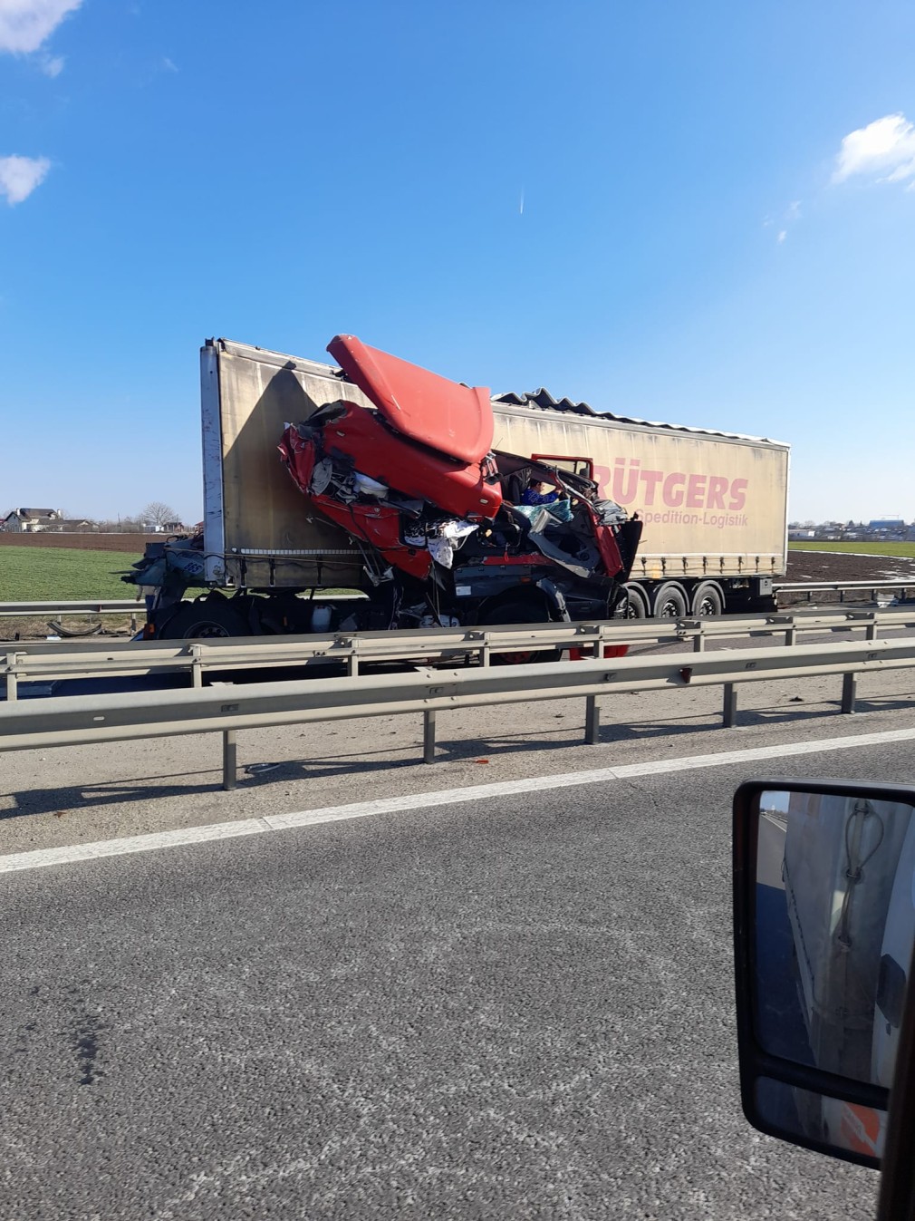 Accident grav pe autostrada spre Ploiești cu un camion și o autoutilitară