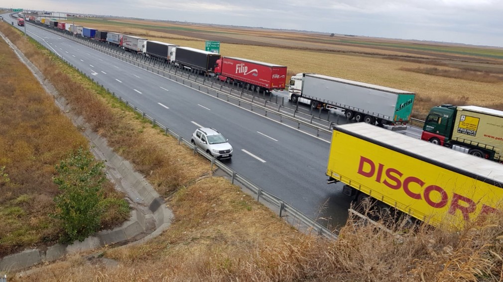 9.400 de camioane au tranzitat granițele României începând de dumincă