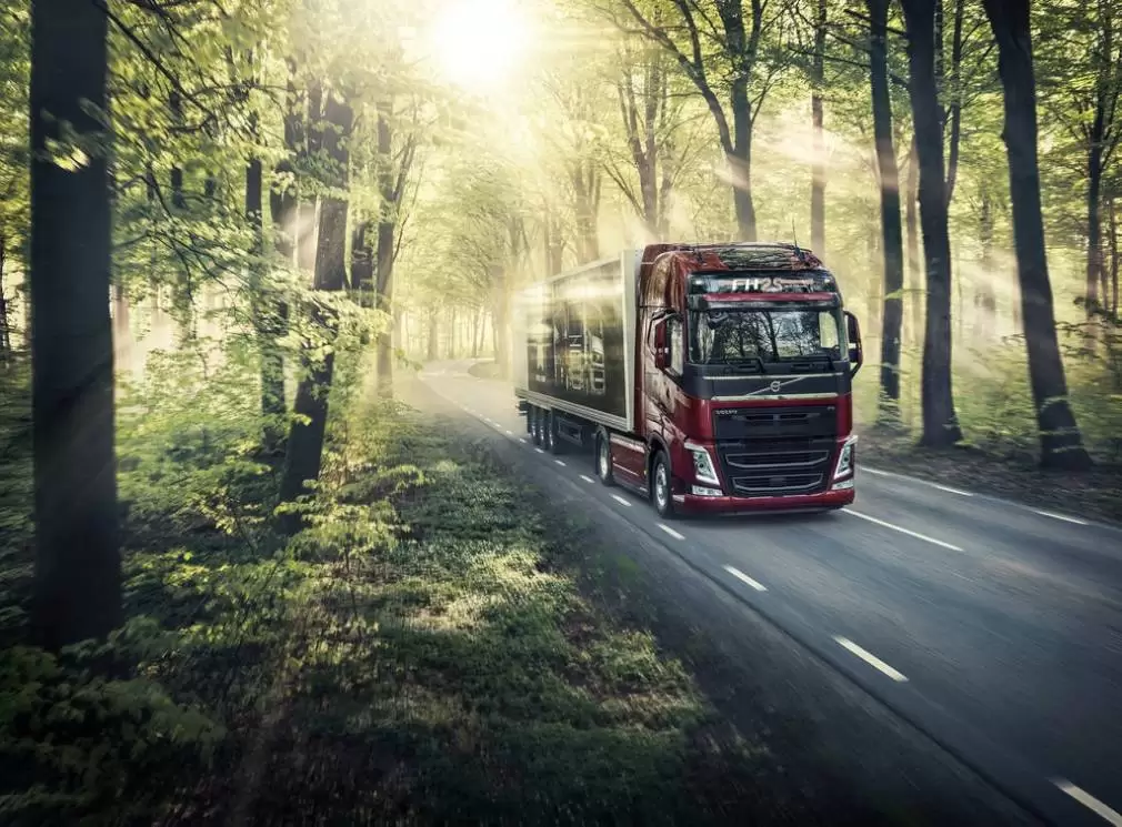 VOLVO FH 25 YEAR SPECIAL EDITION - OMAGIU ADUS UNEI LEGENDE