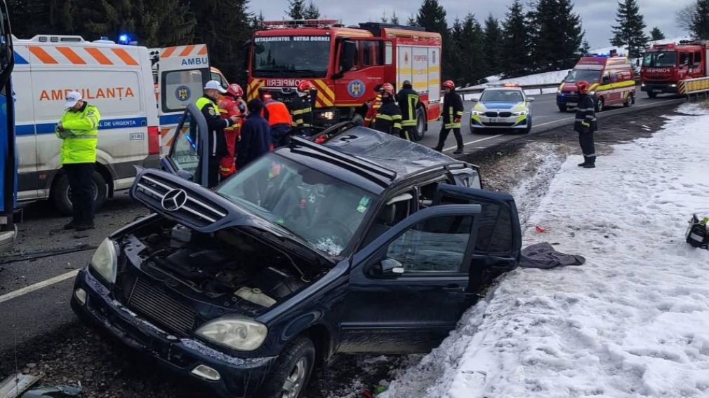 3 răniți în urma coliziunii dintre un autoturism și un camion
