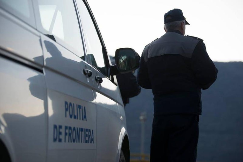 Un şofer român de camion a reclamat că are migranţi în remorcă. Ce a făcut poliția?