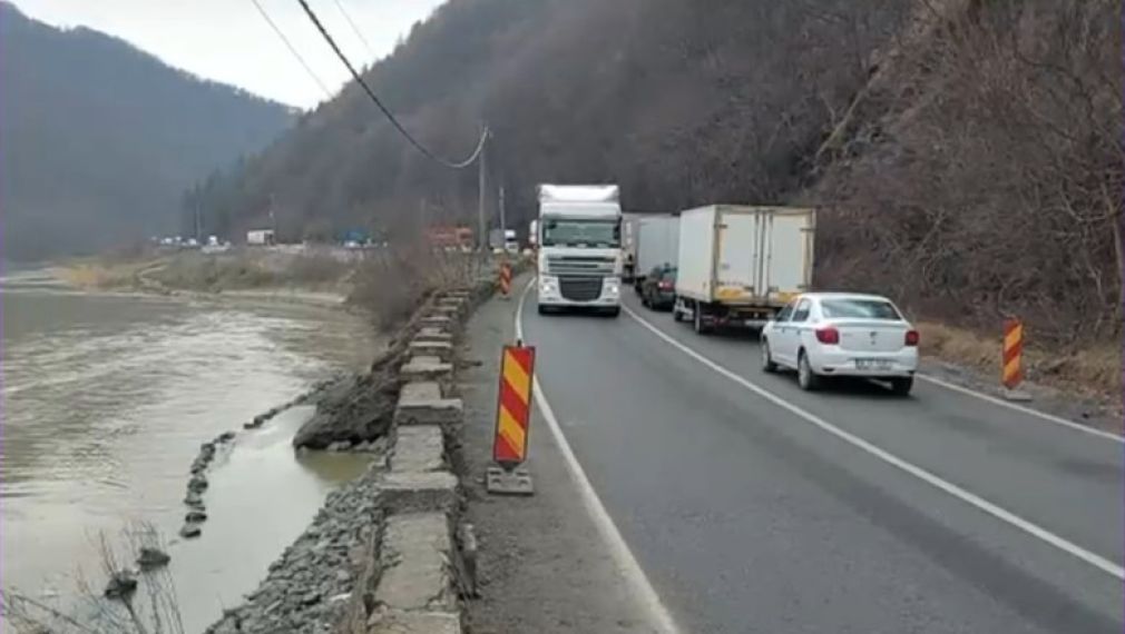Trafic deviat pe Valea Oltului. Cât timp vor avea șoferii neplăceri?