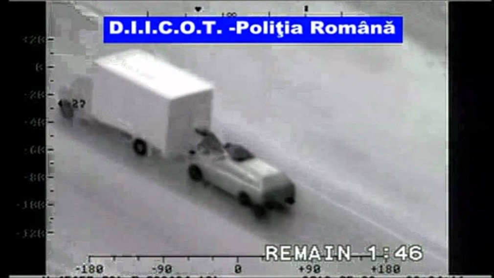 Bandă de hoți români care prădau camioane din mers în Europa, destructurată