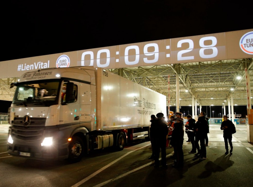 Aproape 200 de camioane au trecut prin tunelul de sub Canalul Mânecii fără probleme, imediat după ce Marea Britanie a părăsit UK