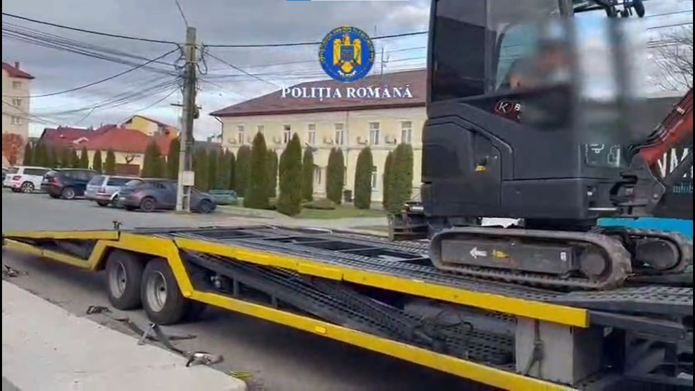Excavator furat din Germania, găsit pe un camion în România