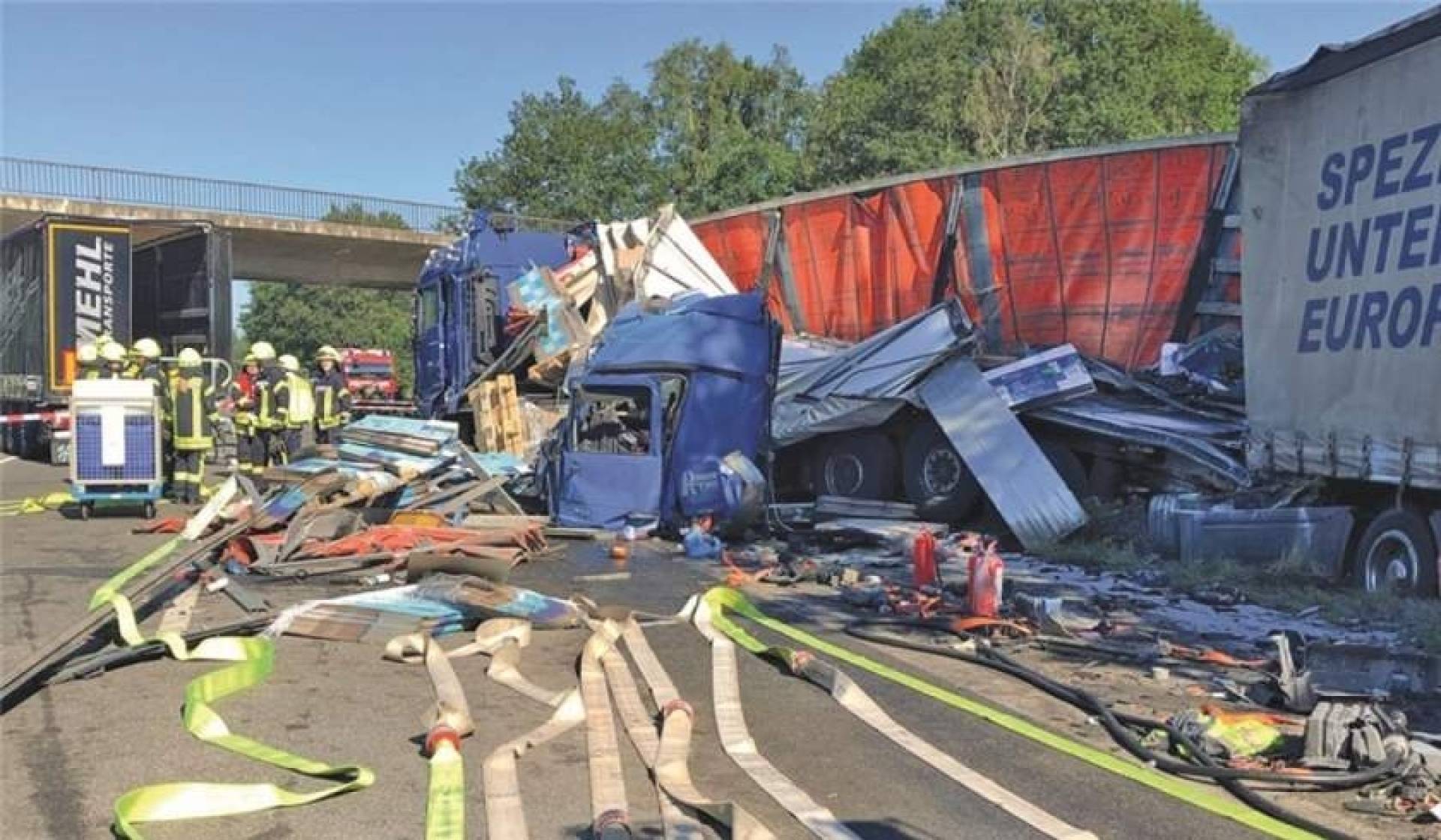 Un şofer român a zburat cu cabina de pe şasiu, în Germania