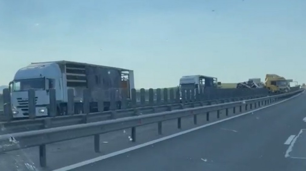 Carambol cu două camioane pe Autostrada Sibiu-Deva