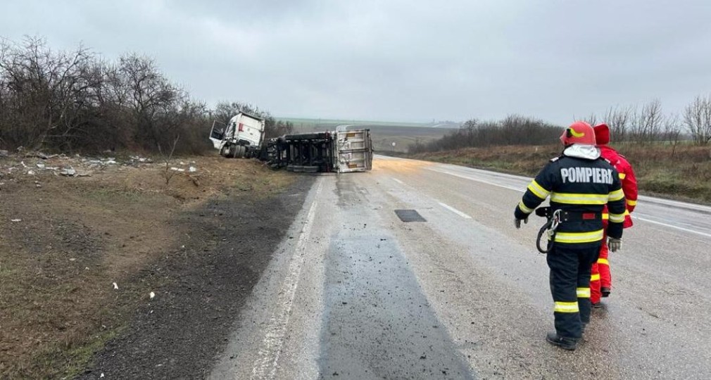 Camion răsturnat în județul Constanța