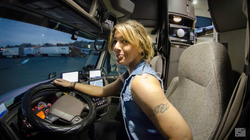 Ungaria „recrutează” femei din India care să fie șofer de camion