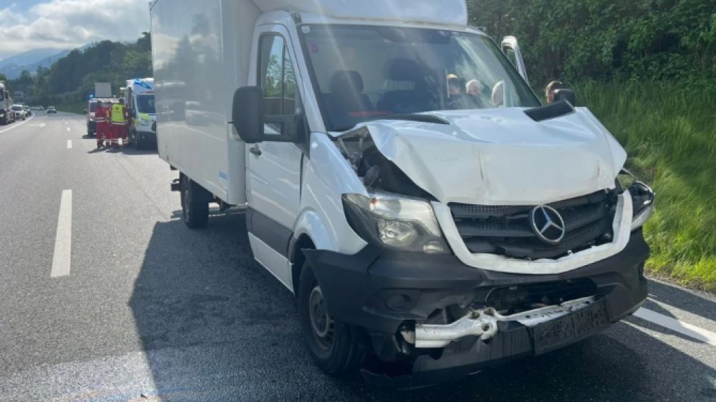 Un șofer român, implicat într-un accident pe autostradă. Două persoane, rănite