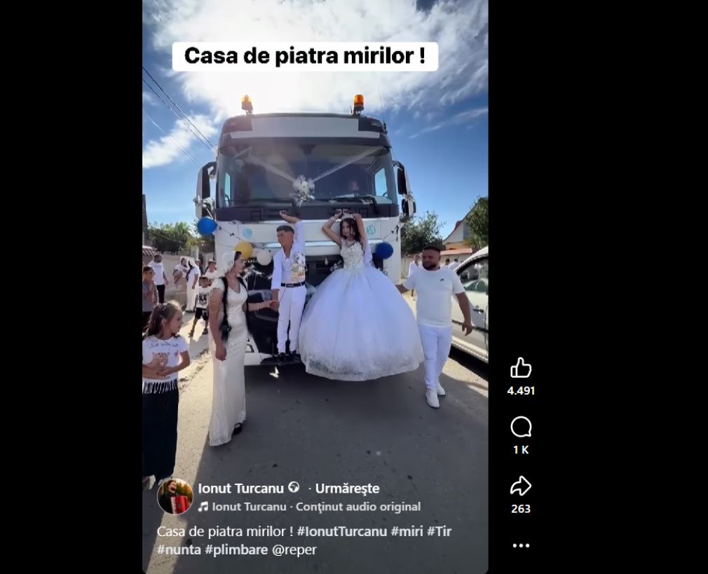VIDEO Doi miri au fost plimbați la nuntă, agățați de un camion. Puteau muri în orice clipă