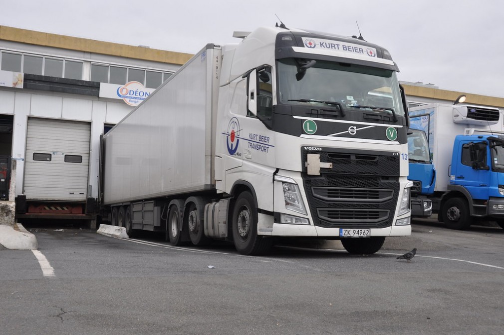 Șoferi de camion, exploatați în Europa: salariu sub 1000 euro/lună, odihnă doar în camion